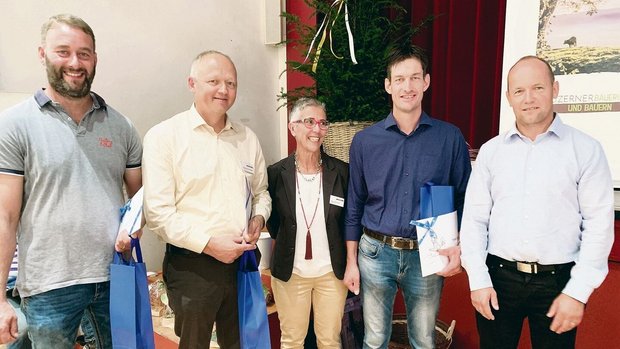 Geehrte ehemalige Vo Geehrte ehemalige Vorstandsmitglieder (v. l. n. r.): Beat Welthert, Wendelin Emmenegger, Regula Bucheli, Thomas Oehen und Jakob Lütolf.