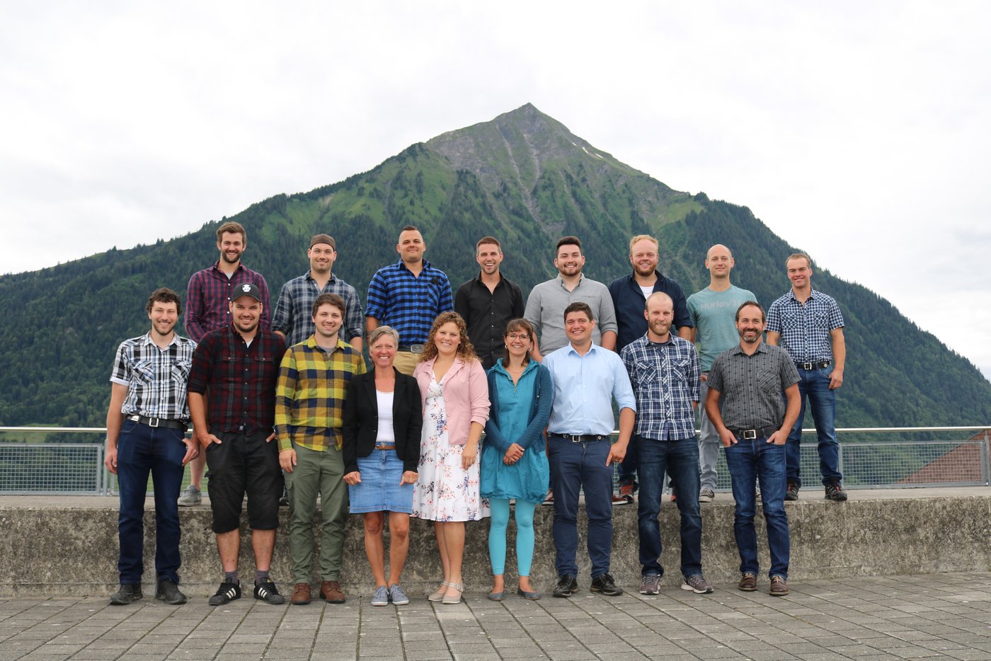 Die erfolgreiche Nachholbildner-Klasse des Inforamas Hondrich: Auch sie können stolz auf sich sein.. (Bild zVg)