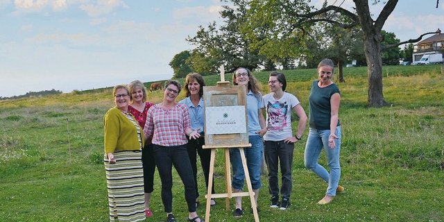 Eine lustige Truppe: Der Vorstand der Seeländer Bäuerinnen: Doris Marti, Therese Probst-Krebs, Romy Köhli, Renate Mäder, Emanuela Schneeberger, Simone Möri und Aurelia Marti (v. l. n. r.). 