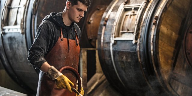 Julian Krötz hat 2018 die Ausbildung zum Gerbermeister abgeschlossen. Bild: Pia Neuenschwander