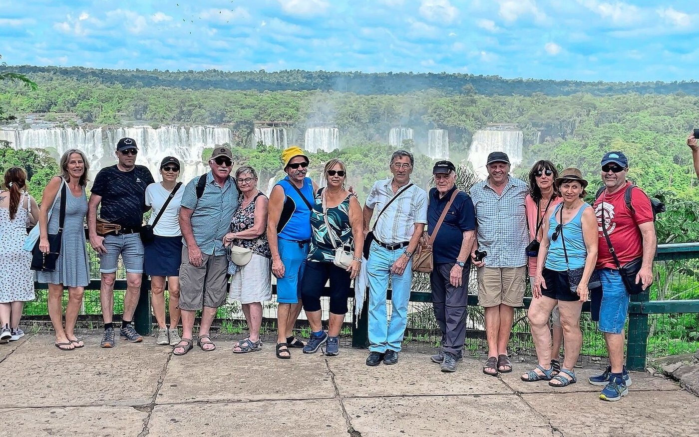 Leserreisegruppe Argentinien – unvergessliche Momente vor den majestätischen Iguazú-Wasserfällen auf der brasilianischen Seite.