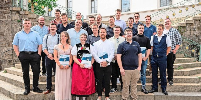 Die Absolvent(innen) der Fachschule 1 und 2 am BBZN Milchwirtschaft in Sursee.