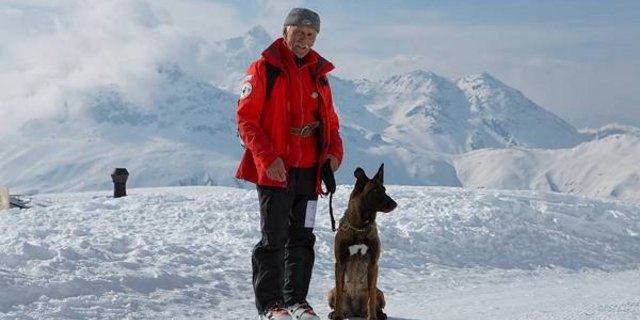 Der Gewinner der Schweizer Meisterschaften,  Ismir vom Kistenstein mit seinem Hundeführer Stefan Steiner (Bild Malinois vom Kistenstein)