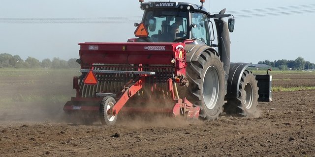 Bisher fahren Traktoren mit verbilligtem Treibstoff. Vielleicht bleibt das nicht so. (Bild Pixabay)
