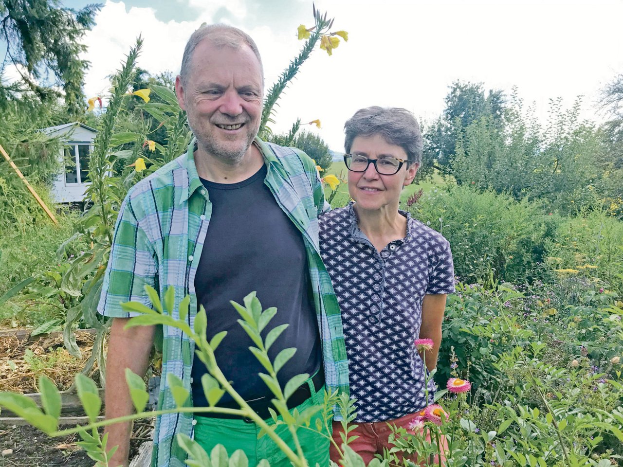 Roland Schmid und Pia Steiner haben einen Permakultur-Kleinhof. Im Rahmen eines Kurses gaben sie viel Wissen über den Anbau von mehrjährigem Gemüse weiter.(Bilder Alexandra Stückelberger)