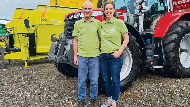 Urs und Tanja Bögli Urs und Tanja Bögli leiten die Firma Odermatt. Sie führen unter anderem die neusten Modelle von Massey Ferguson.