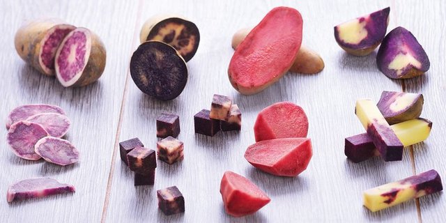 Die mehrfarbige Urkartoffeln. (Bild Fenaco)