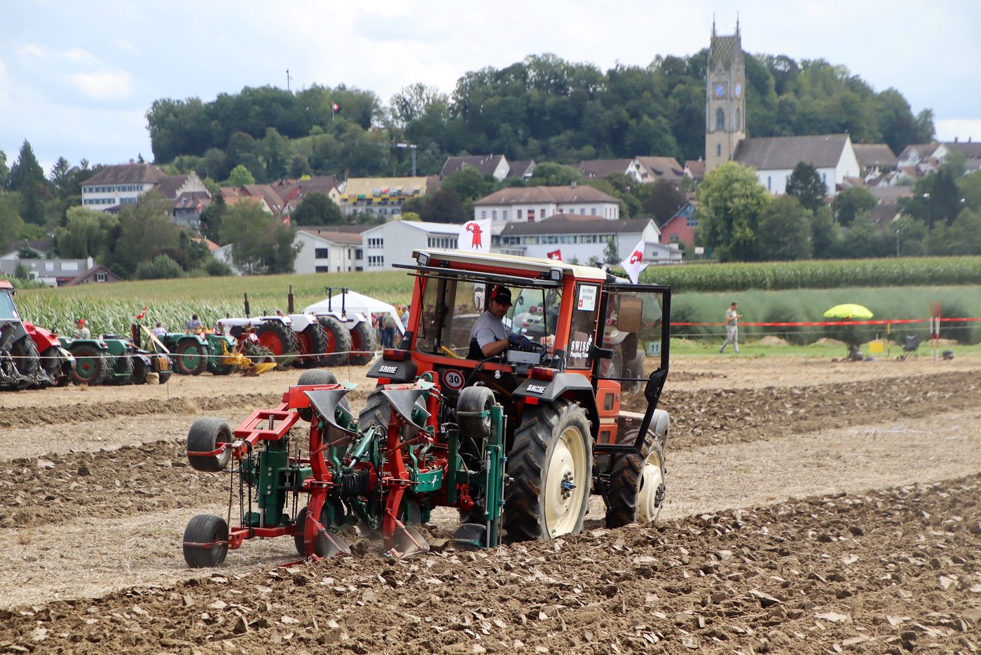 Schweizermeister Beat Sprenger zeigte eine hervorragende Pflügerarbeit.