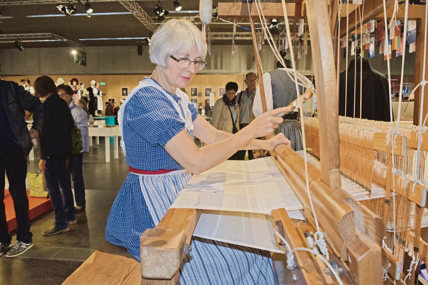 Katharina Osterwalder aus dem Kanton Zürich ist Zeit ihres Lebens Handweberin. (Bild sgi)