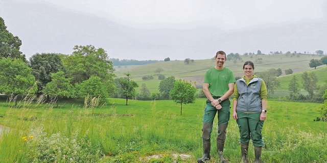 Bei Silvia und Adrian Stohler ist von Mitte Januar bis Ende März Abkalbesaison. Dafür können sie im Winter auch mal Ferien machen, wenn alle Kühe galt sind. (Bilder Belinda Balmer)