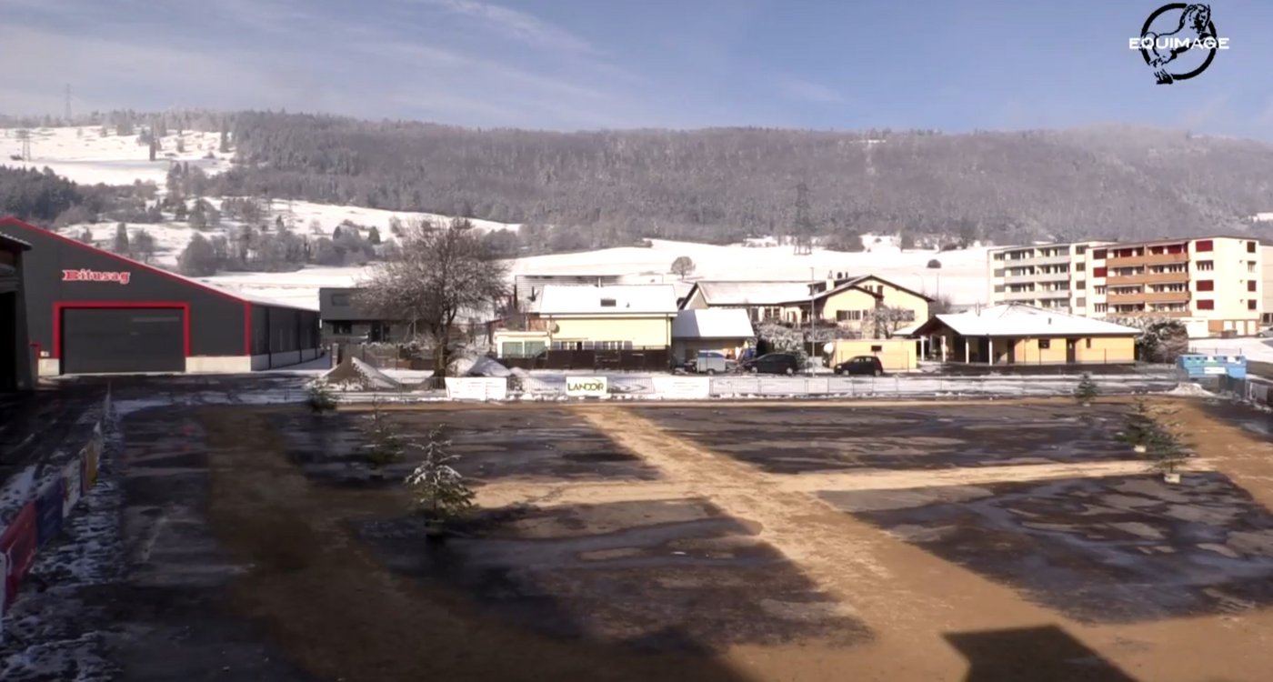 So sah es in diesem Jahr auf dem sonst gefüllten Platz an der Hengstselektion aus. Die Zuschauer mussten den Anlass am Bildschirm verfolgen. (Bild Screenshot SFV)