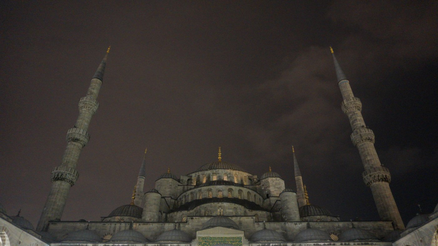 ... ein unbeleuchtetes Mahnmal für die Umwelt. (Bilder WWF)