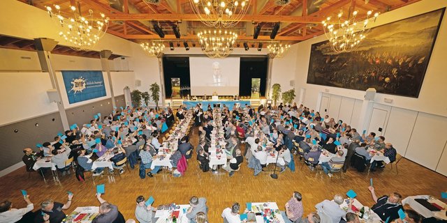 Ein Bild aus der Vergangenheit: Delegiertenversammlung  der Zentralschweizer Milchproduzenten 2019 in Sempach. Es wird wohl noch einige Zeit dauern, bis wieder solche Grossveranstaltungen durchgeführt werden können. (Bild zVg)