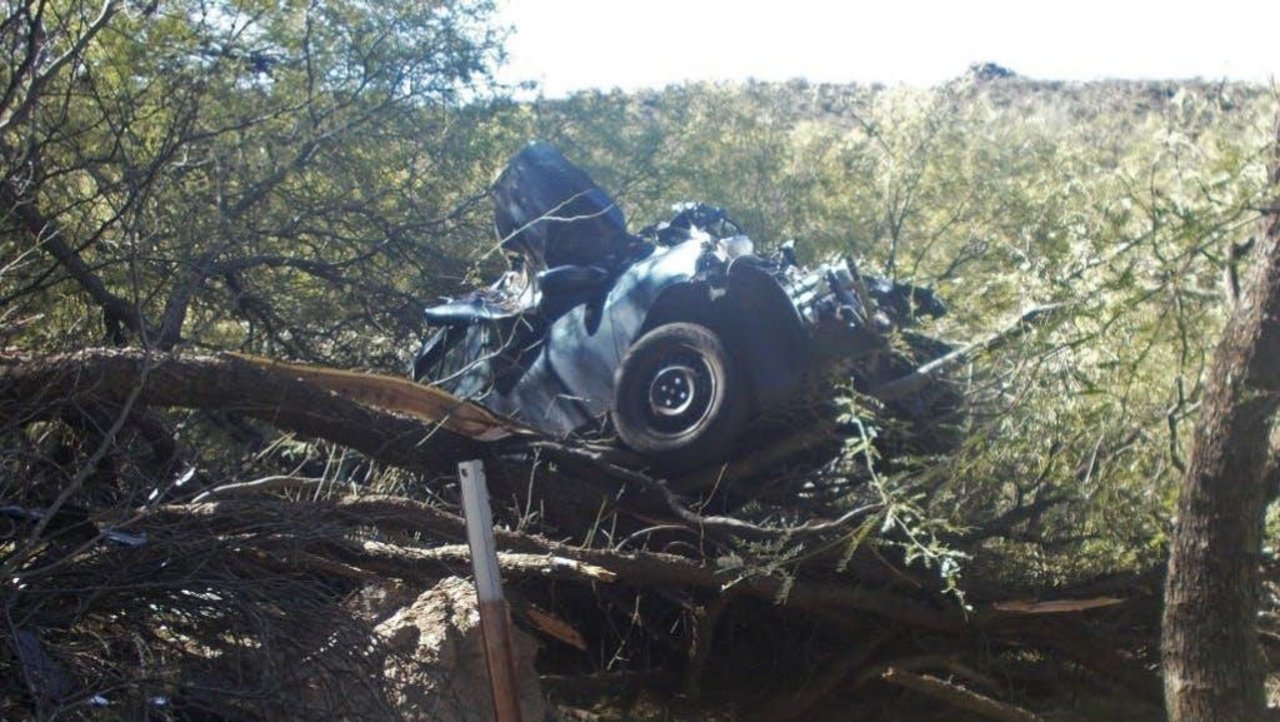 Das schwer beschädigte Unfallauto. (Bild Arizona Department of Public Safety)