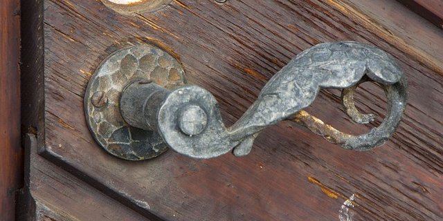 In Berggebieten fehlt es an bezahlbaren Wohnungen und leer stehende Gebäude sind oft renovationsbedürftig. (Bild Pixabay)