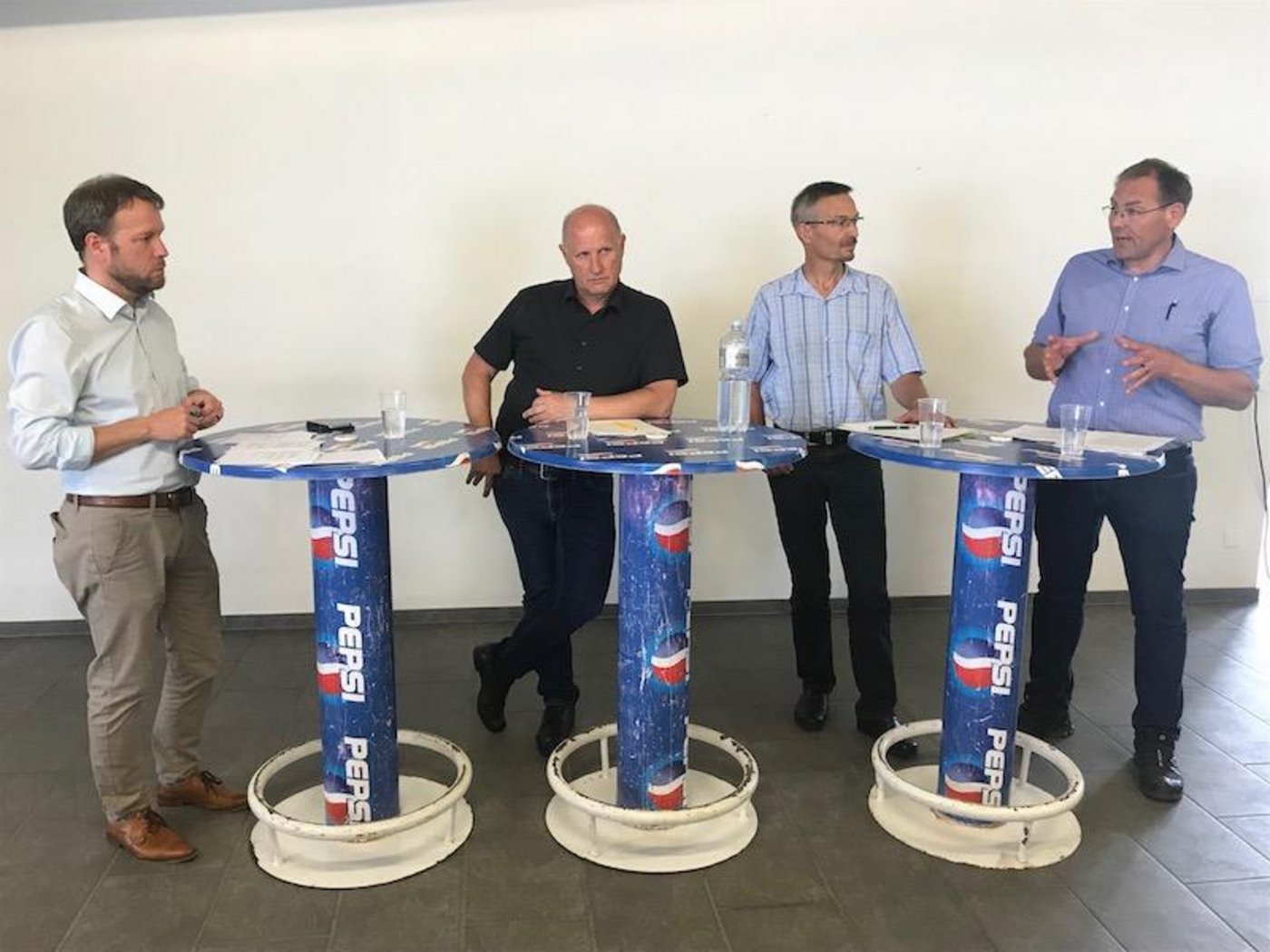 Roland Wyss, Fritz Rothen, Urs Brändli und Beat Bösiger (v.l.) diskutierten engagiert. (Bild akr)