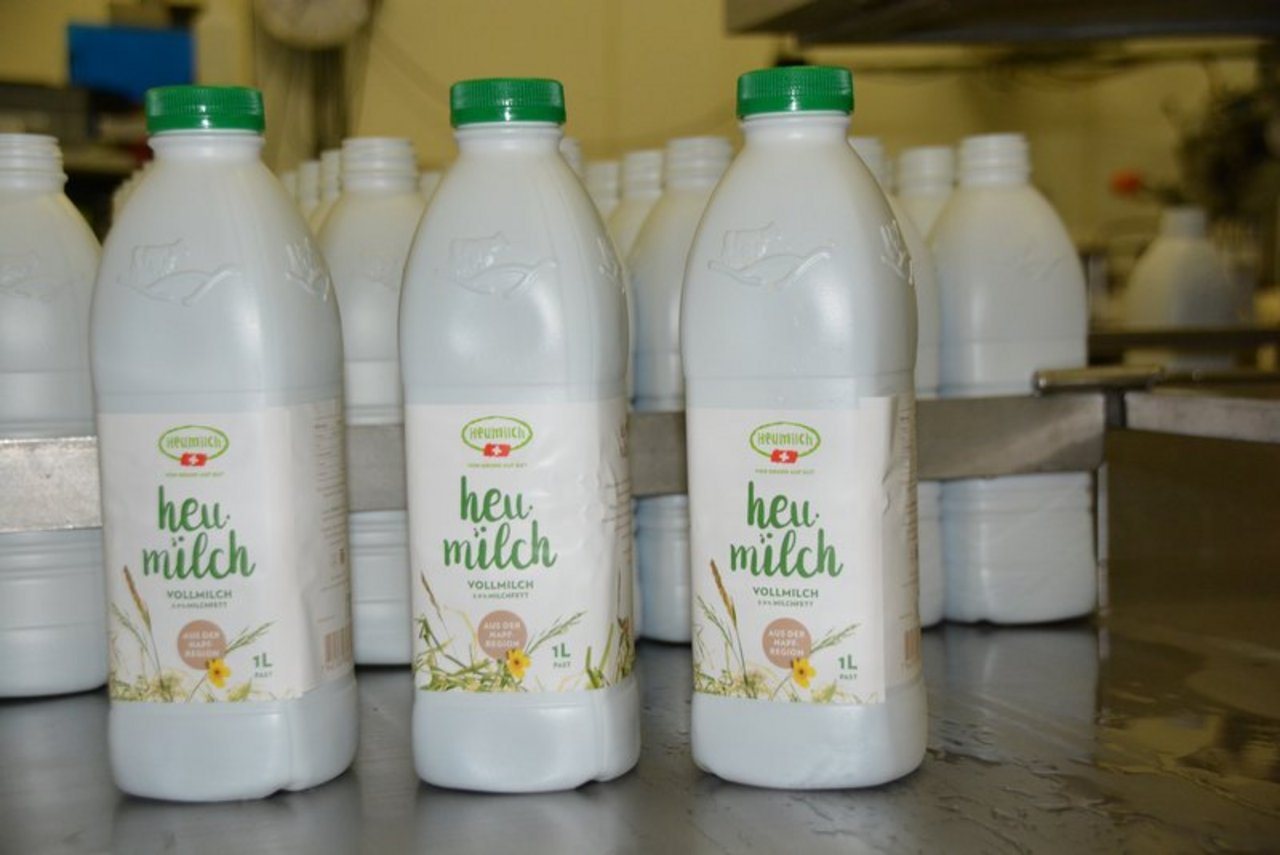 Heumilchproduzenten müssen verschiedene Kriterien beachten und erhalten dafür einen höheren Milchpreis. (Bild BauZ)