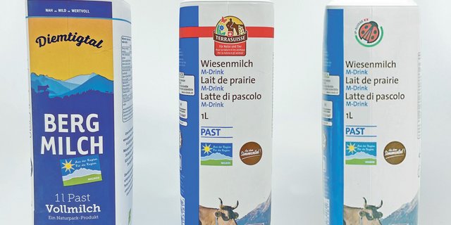 Die Bergmilch und die künftige Wiesenmilch mit Käfer (r.). In der Mitte die alte Packung mit Terra-Suisse-Logo. (Bild akr/Screenshot)