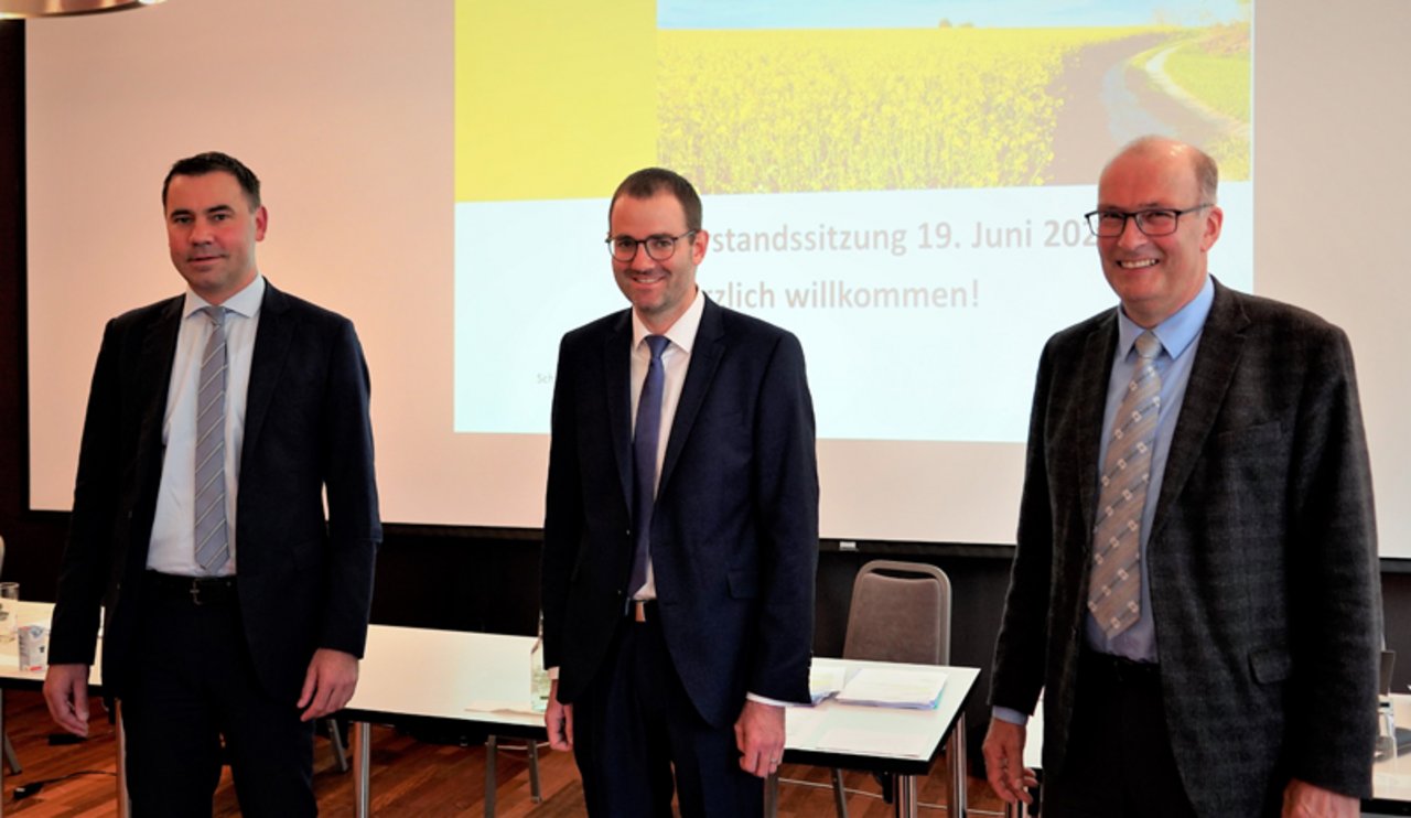 Michel Darbellay (m.) mit seinen neuen Chefs Martin Rufer und Markus Ritter. (Bild zVg)