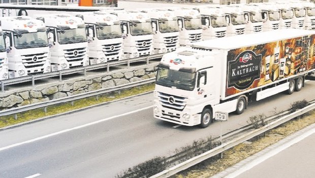 Emmi-Lastwagen unterwegs: Dass die Abhängigkeit zwischen dem In- und Ausland wächst, liegt nicht zuletzt an den Fortschritten beim Transport. (Bild Emmi)