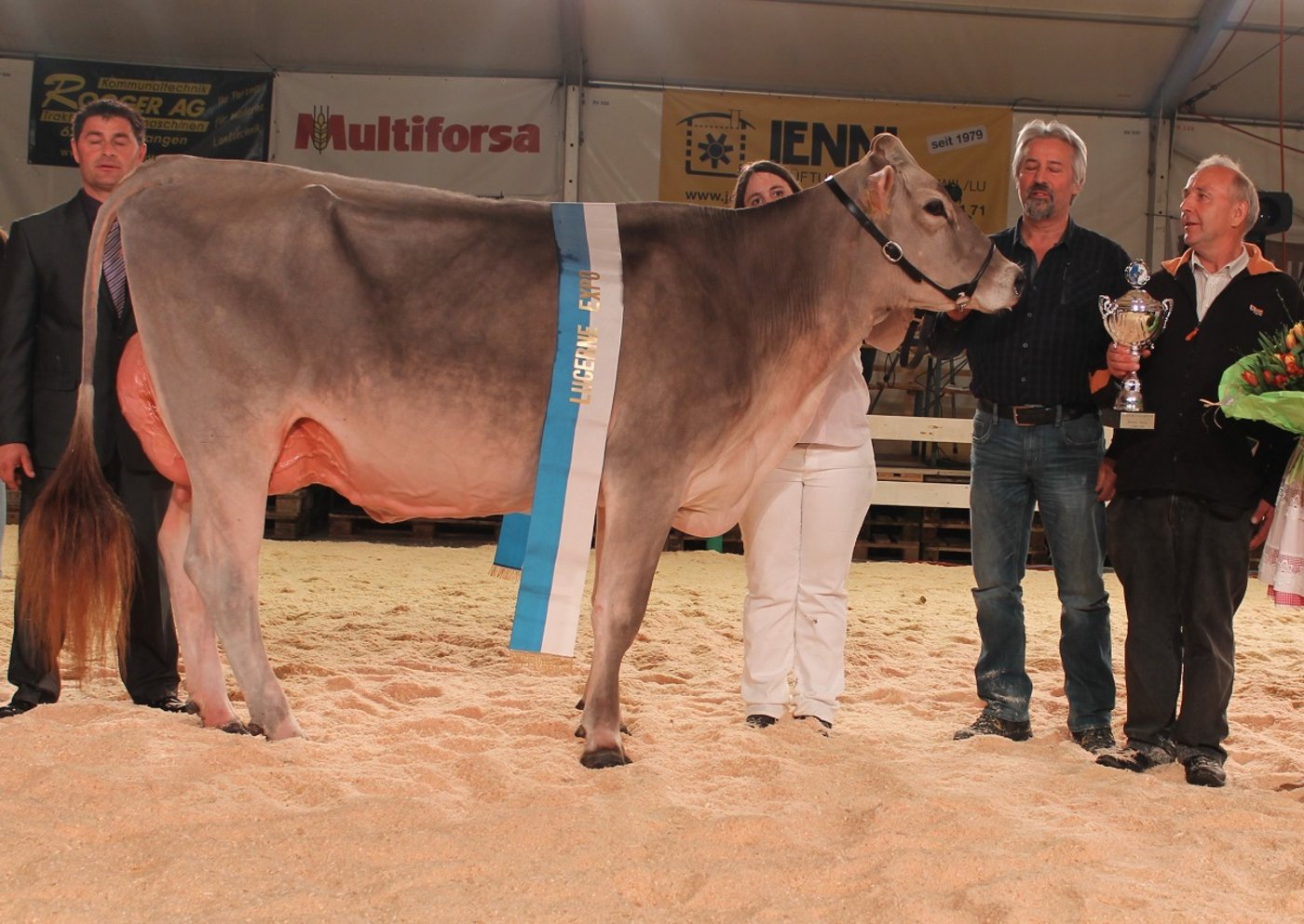 Die dominierende Jungkuh an der LUBRA: Duss BS Vigor CHERIE von Franz Duss, Escholzmatt wurde Erstmelk Champion und Eutersiegerin jung.