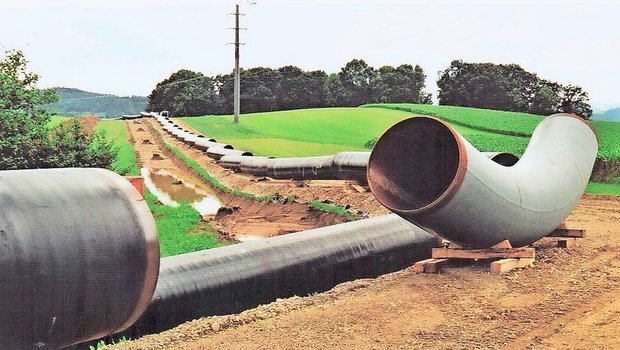 Gasleitungsbau Ende Gasleitungsbau Ende der 90er-Jahre im Kanton Luzern. Verlegt wurden Stahlrohre mit 1,2 Meter Durchmesser.