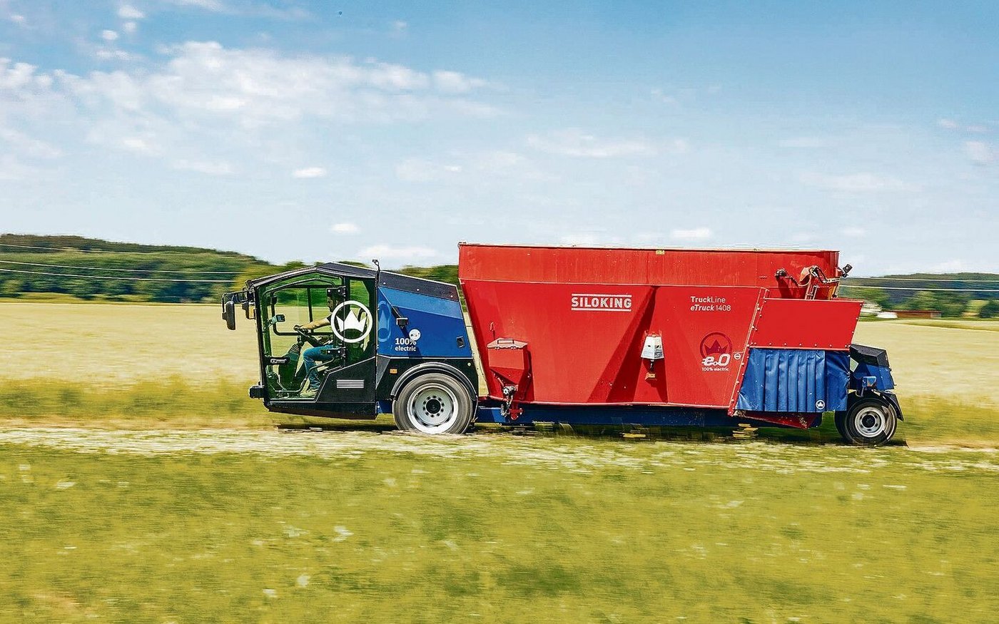 Ein selbstfahrender Mischer von Siloking: Fassungsvermögen von 8 bis 20 Kubik sind möglich. Der Akku kann mit betriebseigenem Strom aufgeladen werden.