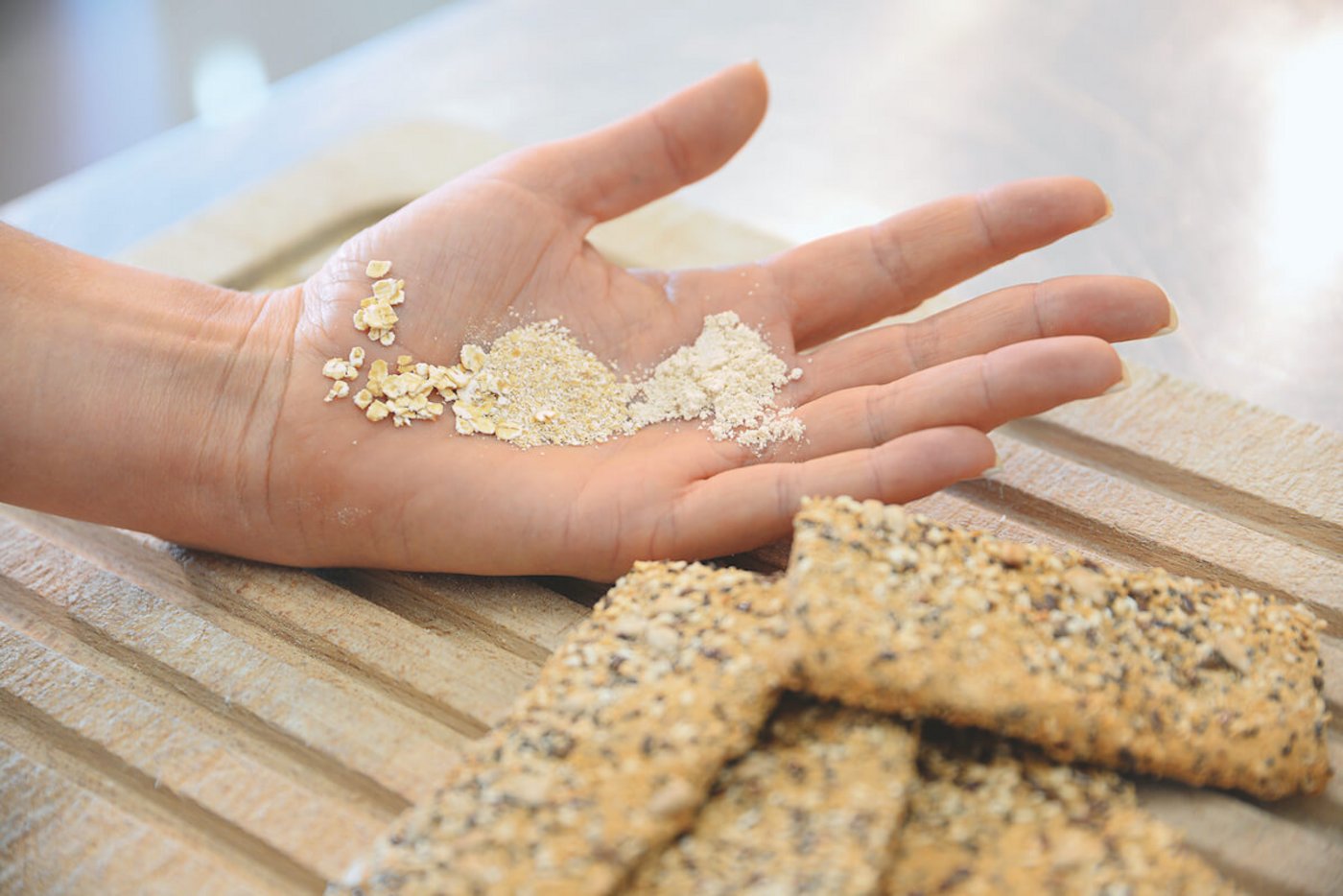 Haferkleie muss fein gemahlen werden bevor sie zu Backwaren verarbeitet werden kann. 