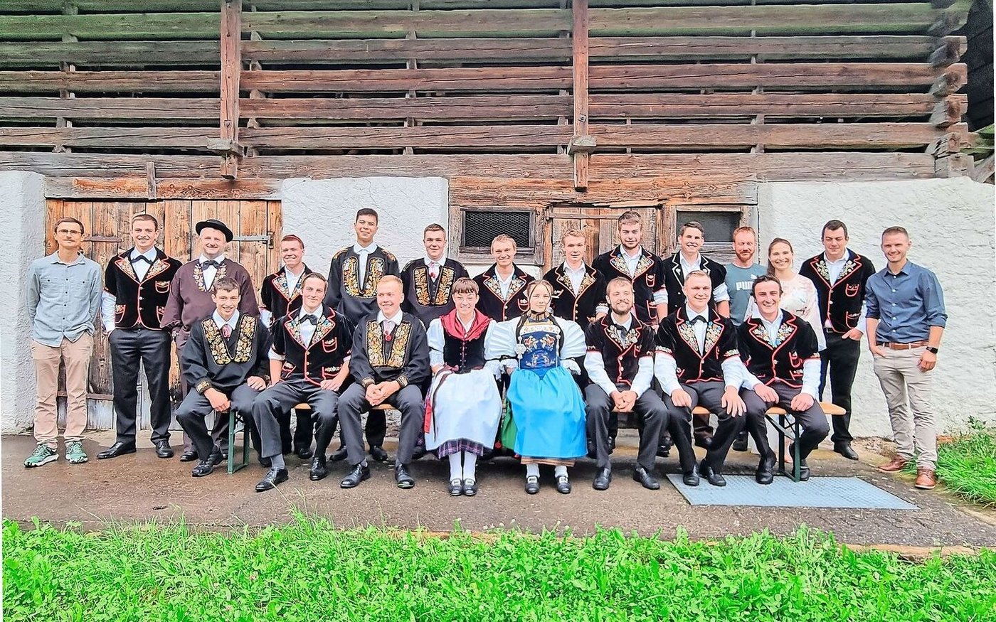 Die Absolvent(innen) der landwirtschaftlichen Schule Giswil. 