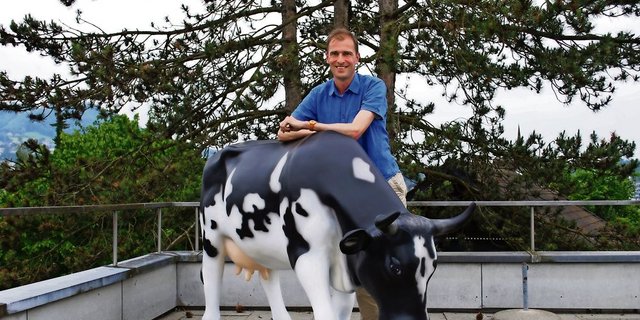 Mit der schweizerischen Milchwirtschaft war Stefan Kohler bereits in seiner früheren Tätigkeit als Chefredaktor vertraut. (Bild: Anton Haas) 