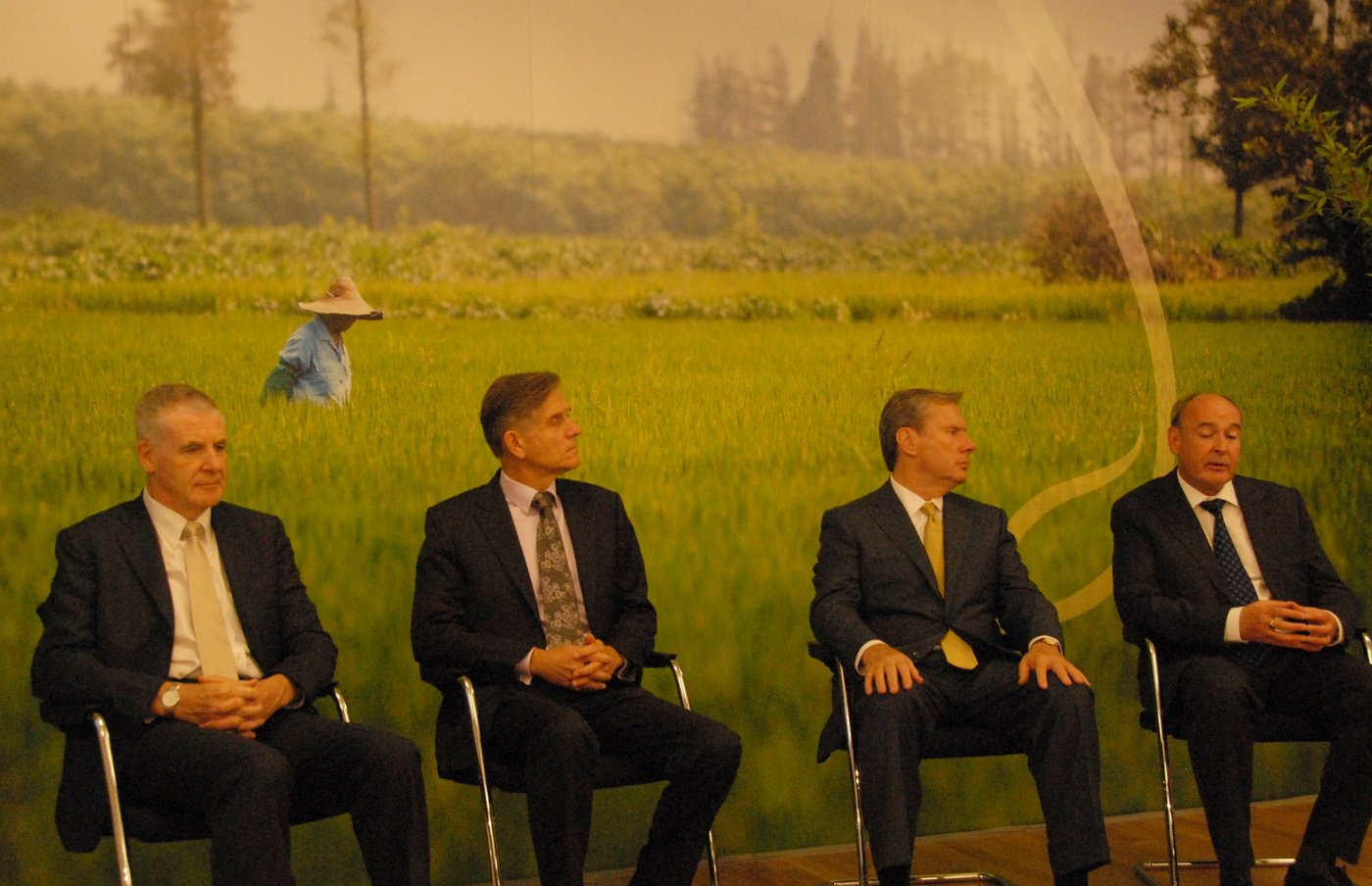 Die Geschäftsleitung der Syngenta zeigt sich weiterhin zuversichtlich für das zweite Halbjahr. Von Links: John Atkin, Davor Pisk, Michael Mack, John Ramsay (der gerade die Finanzkennzahlen erläutert). (Bild: hja)