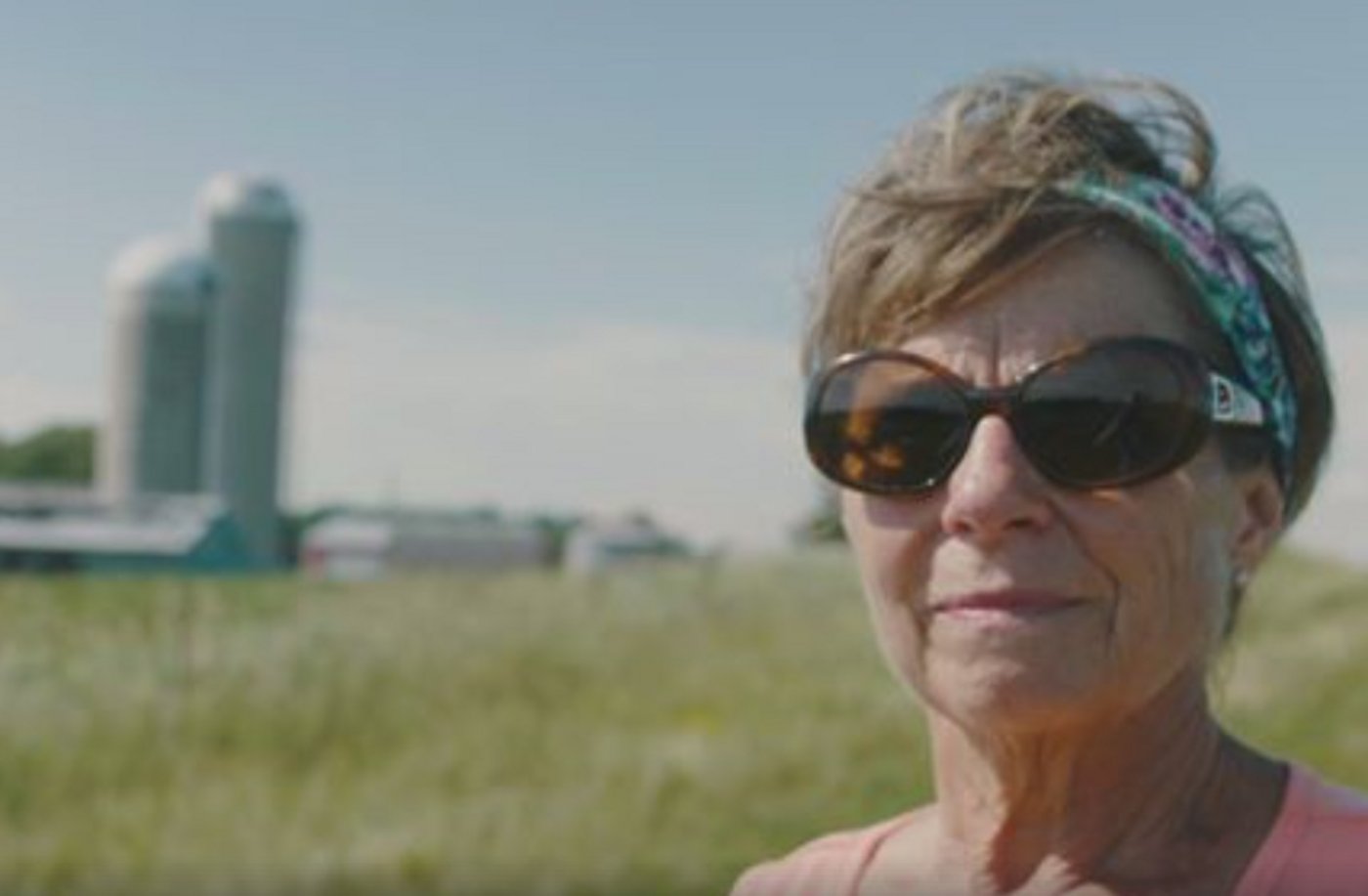 Die Bäuerin Barbara Ruhland aus Minnesota hat ihren Mann durch Selbstmord verloren. (Bild Screenshot Huffpost)