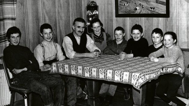 Daniel und Anna Fankhauser aus Grosshöchstetten BE mit ihren sechs Kindern. Links der älteste Sohn Jakob, der die Farm heute in Kanada weiterführt. Das Bild entstand zirka 1976. (Bilder Familie Fankhauser)