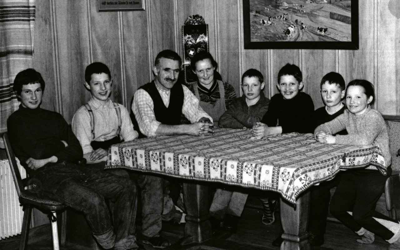 Daniel und Anna Fankhauser aus Grosshöchstetten BE mit ihren sechs Kindern. Links der älteste Sohn Jakob, der die Farm heute in Kanada weiterführt. Das Bild entstand zirka 1976. (Bilder Familie Fankhauser)