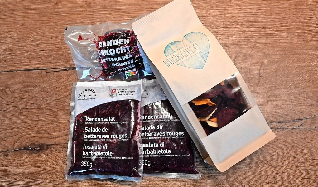 Randen Schwab produziert diverse Produkte aus Randen. Dazu gehören auch fixfertiger Randensalat oder Gemüsechips aus Randen. 