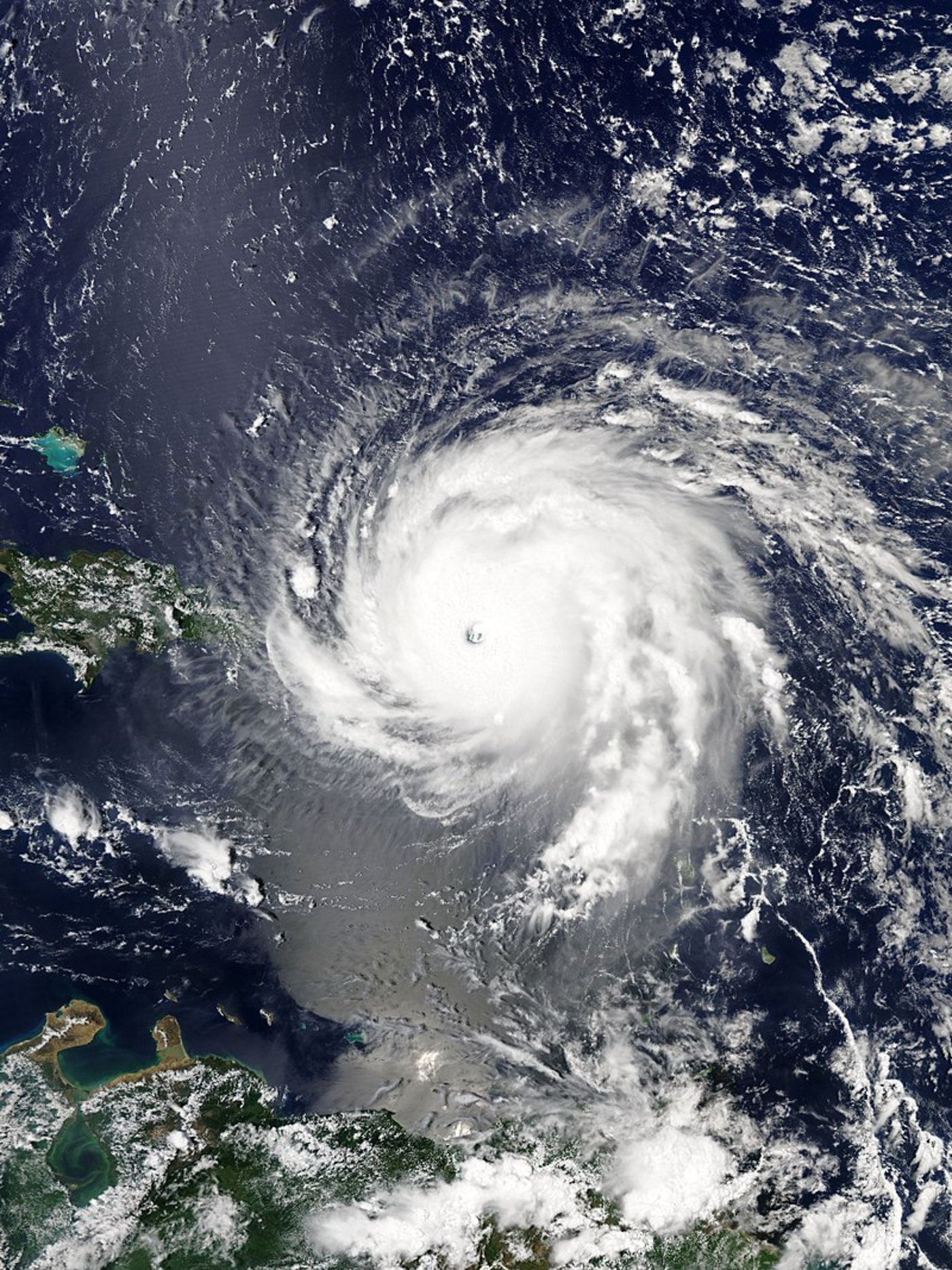 Hurrikan Irma während der Phase der Höchstintensität, aufgenommen von einem Satelliten der NASA. (Bild EOSDIS Worldview)