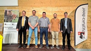 Präsident Mathias Gerber mit den drei neu gewählten Vorstandsmitgliedern Frédéric Choulat, Peter Küng, André Schmid und Geschäftsführer Daniel Flückiger (v.l.).