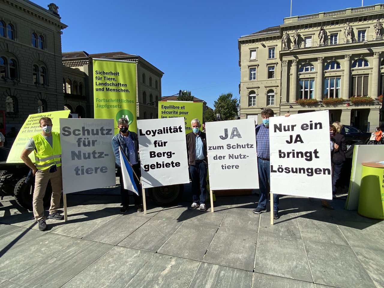 Die Delegation aus dem Kanton Zürich zeigt sich solidarisch mit den betroffenen Berglern. (Bild lja)
