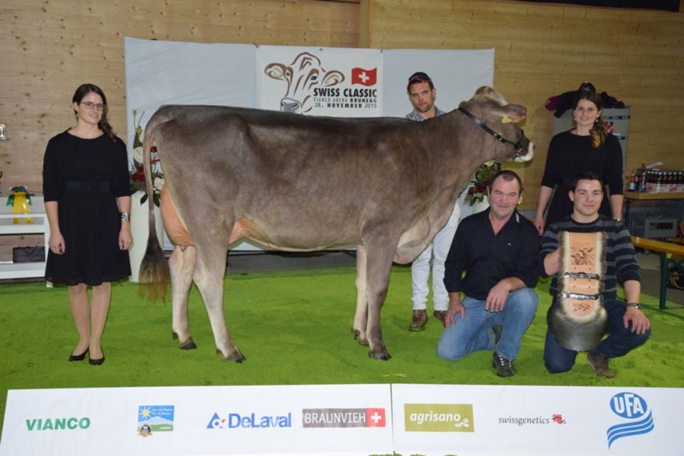 Blooming Tulpe von Paul Alder aus Nassen SG gewinnt den Schöneutertitel bei den jüngeren Kühen.