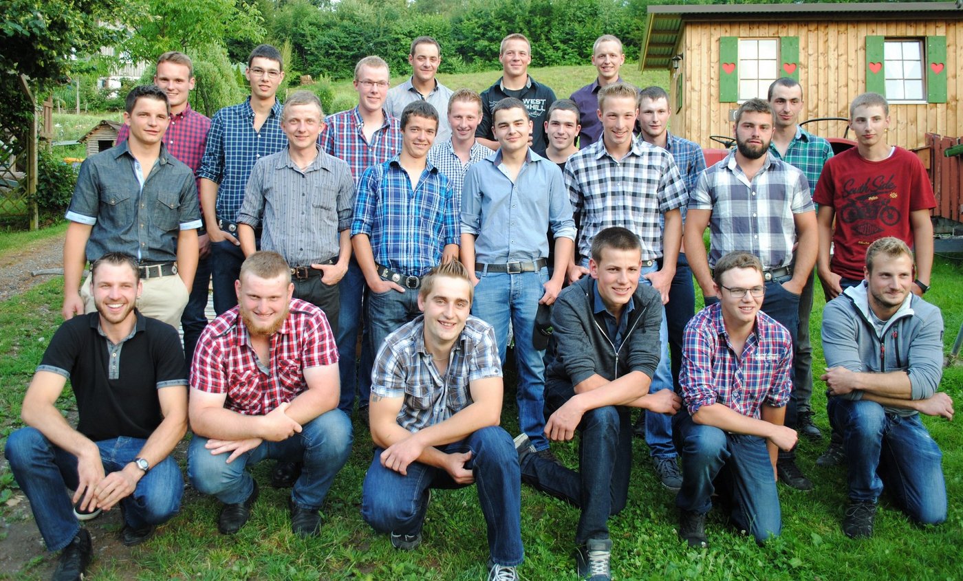 Die Absolventen sind stolz auf ihren Abschluss. (Bild Michael Ruoss)