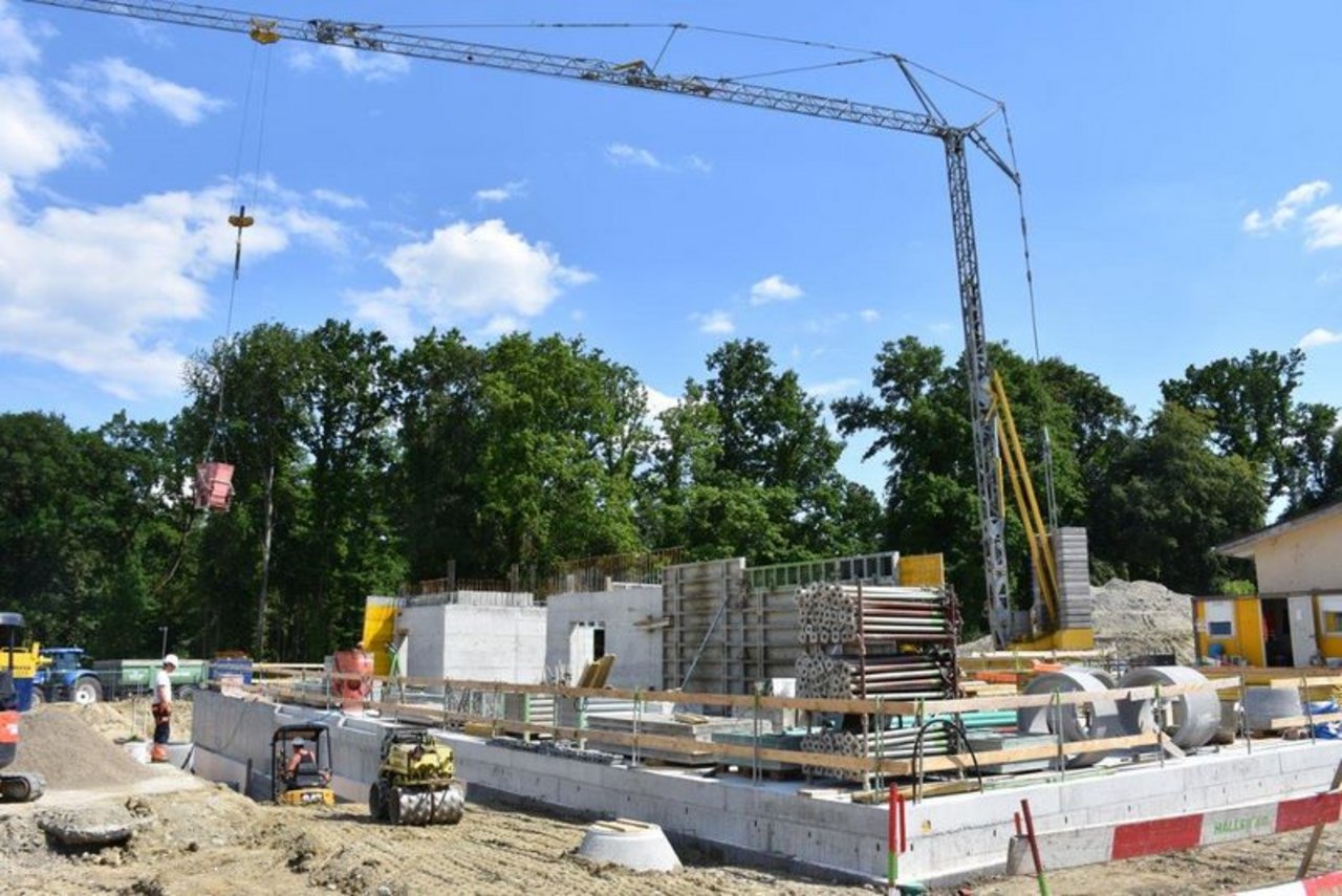 Aktuell ist der Neubau des Bürogebäudes der Suisag in Sempach noch in vollem Gange. (Bild Suisag)