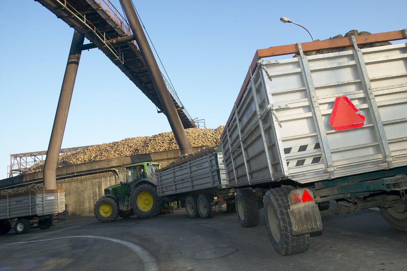 Deutsche Verbände fordern einen fairen europäischen Wettbewerb zum Erhalt des Rübenanbaus. (Bild BauZ)