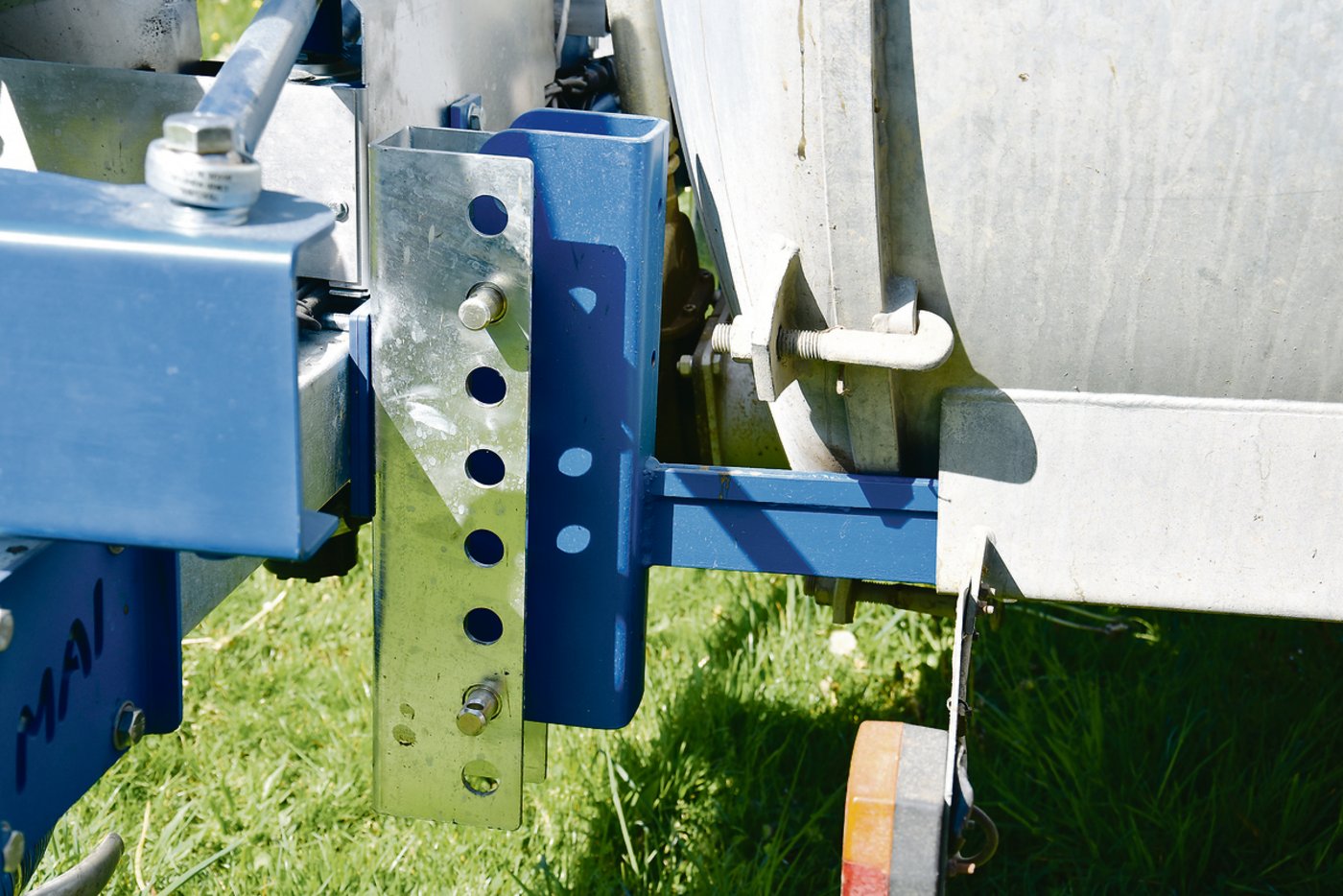 Dank der Konsole kann der Verteiler ganz einfach am Chassis des Güllefasses montiert werden.