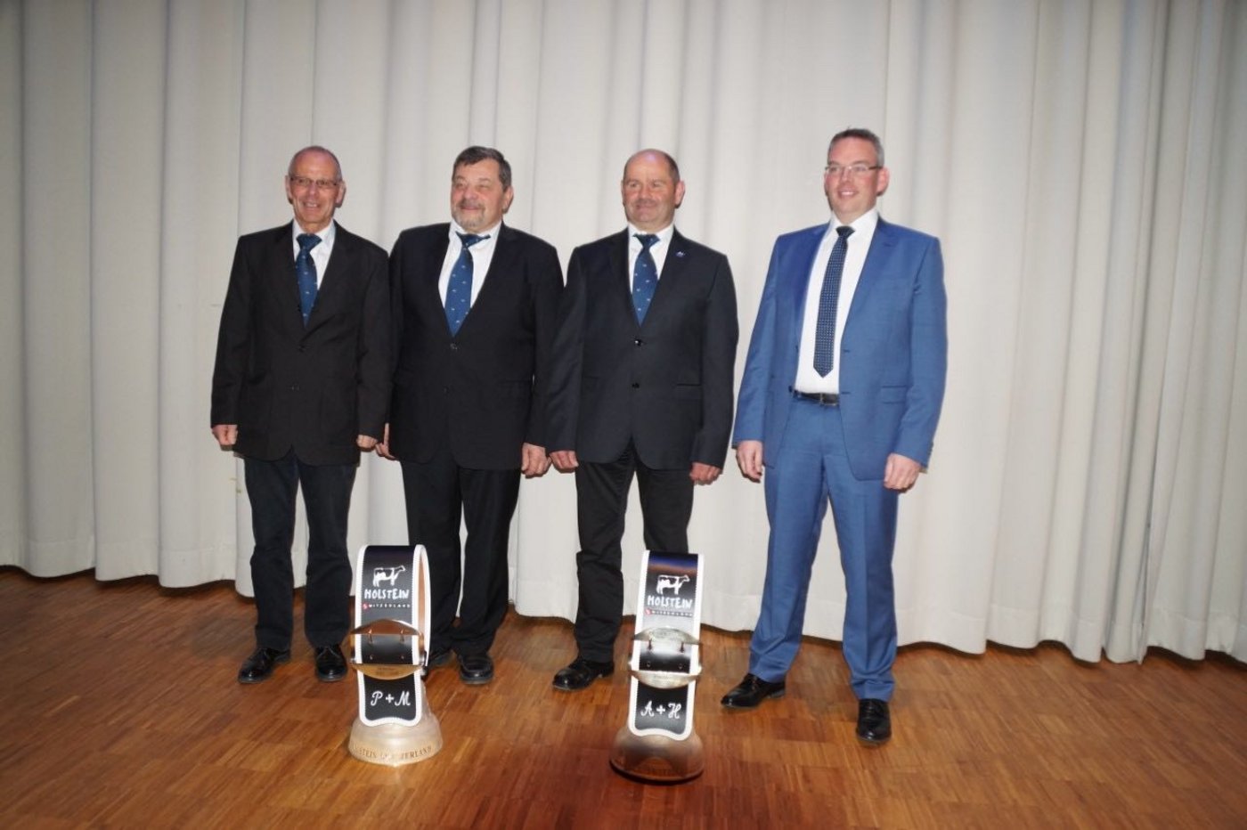 Der abtretende Präsident Andreas Hitz (l.) und der neue Präsident Hans Aebischer. (Bild Josef Jungo)