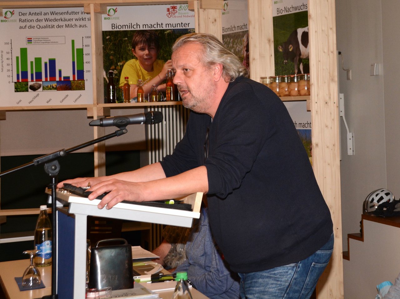 Projektleiter Dominik Flammer informiert an der GV der Biobauern OW/NW über den Stand der Dinge.