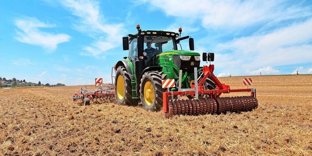 Viele Felder wurden in den letzten Tagen abgeräumt. Wie geht es dem Boden darunter und was braucht er jetzt?