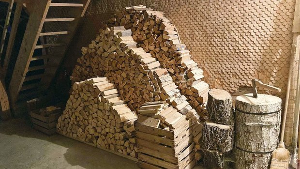 Wer «viel Holz vor der Hütte hat», punktet. Nein, ganz so einfach ist es nicht. Aber Brennholz ist eine von 19 möglichen Massnahmen im «neuen» Katalog von IP-Suisse. 