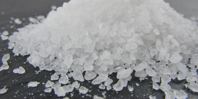 Beim Salzkonsum ist bei der Menge Vorsicht geboten. (Mamas-Hausmittel.de / pixeliio.de)