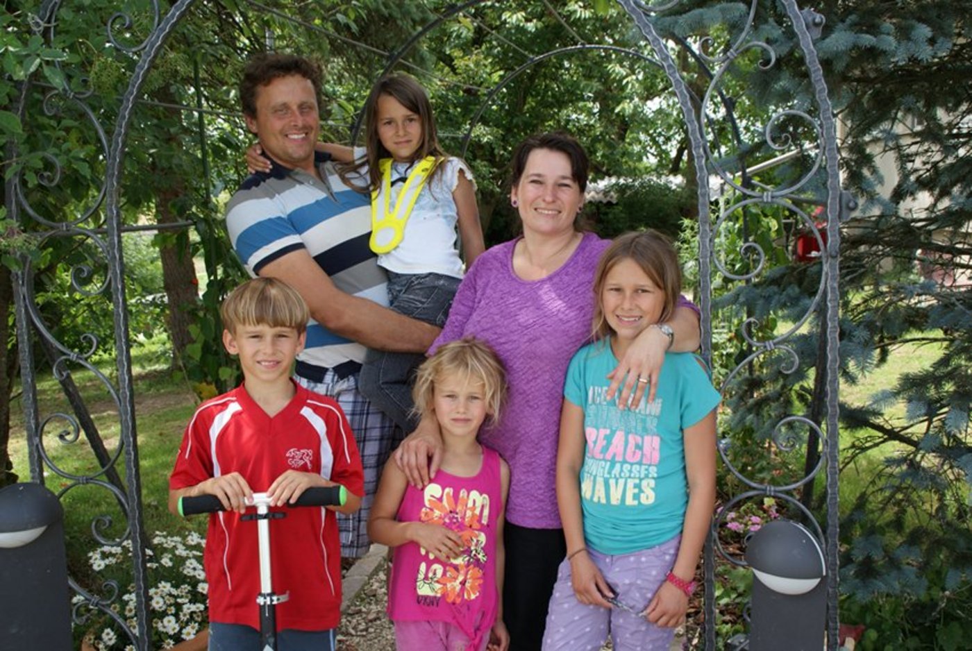 Bauern in der Anflugsschneise des Zürcher Flughafens: Daniel Maag mit seiner Familie. (Bilder Michael Götz)