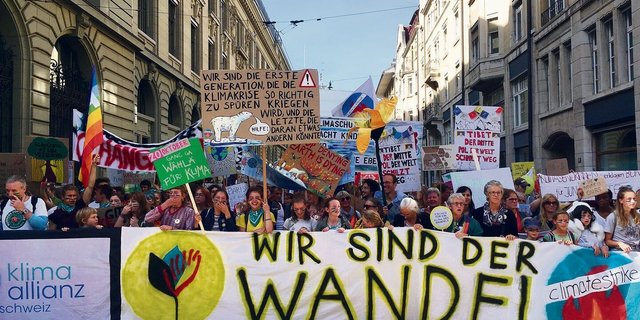 Der Druck der Klimabewegung zeigt Wirkung: Grosse Konzerne setzen sich ehrgeizige Klimaziele und suchen ihre Wertschöpfungsketten nach Reduktionsmöglichkeiten ab.